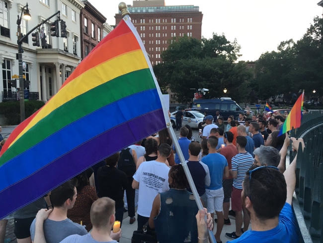 Mọi người cùng hướng trái tim về những người đã khuất và đấu tranh cho tương lai tốt đẹp hơn.