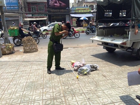 Lực lượng chức năng đã thu thập một số đồ dùng của hai cô gái còn ở hiện trường để phục vụ công tác điều tra.