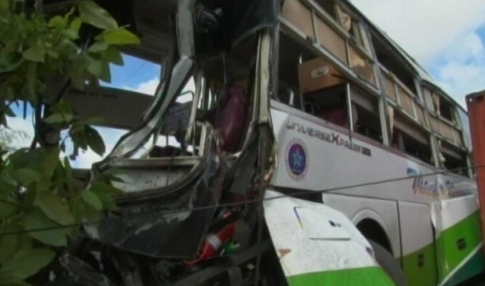 Xe khách hư hỏng nặng