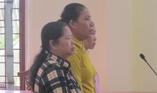 Các bị cáo có mặt tại phiên tòa ngày 19/10.