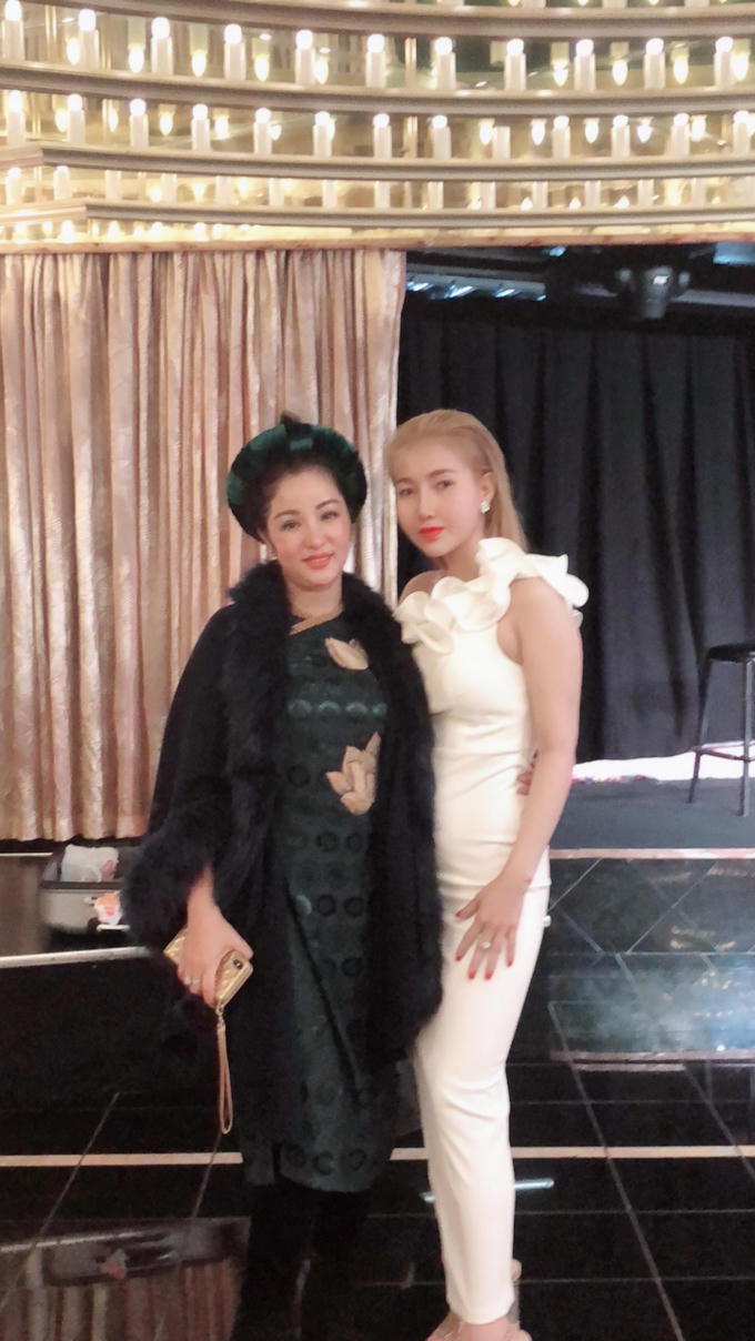 Vợ chồng &Aacute; hậu - Doanh nh&acirc;n Đo&agrave;n Thanh Tuyền bật m&iacute; về chuyến lưu diễn đẳng cấp tr&ecirc;n đất Mỹ