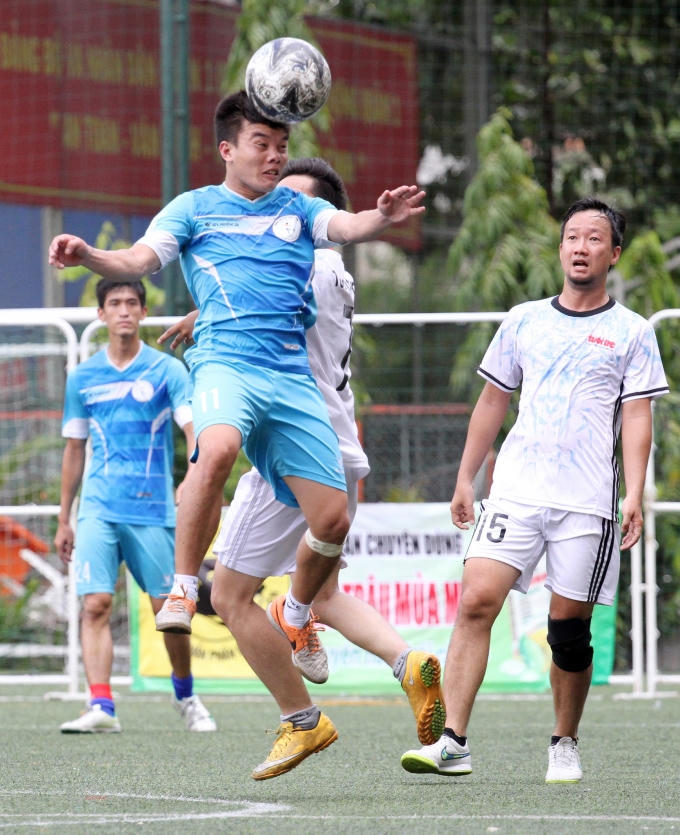 Pha "không chiến" của CLB Phóng viên trẻ.