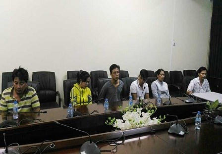 Các nghi phạm tại cơ quan công an (Ảnh: Nguyễn Tân).