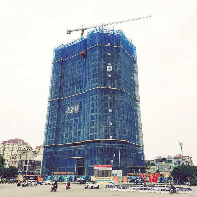 Dự án D’. El Dorado I tọa lạc tại ngã tư Lạc Long Quân – Nguyễn Hoàng Tôn đang được thi công đảm bảo tiến độ đề ra.