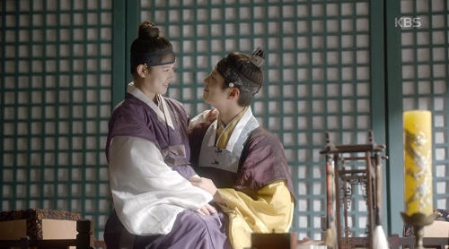 M&acirc;y họa &aacute;nh trăng tập 12: Bo Gum bị ch&eacute;m trọng thương v&igrave; cứu Yoo Jung