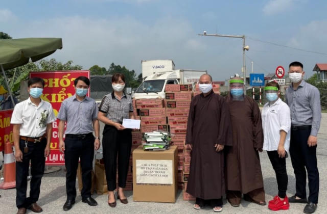 Bắc Ninh: Chùa Phật Tích ủng hộ các chốt kiểm soát dịch Covid-19