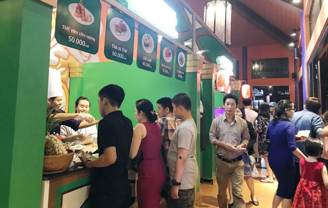 Ấn tượng với h&agrave;ng trăm m&oacute;n ăn tại Kh&ocirc;ng gian ẩm thực Ngũ h&agrave;nh
