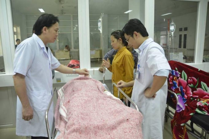 Các bệnh nhân đang được cấp cứu tại BVHNĐK Nghệ An.