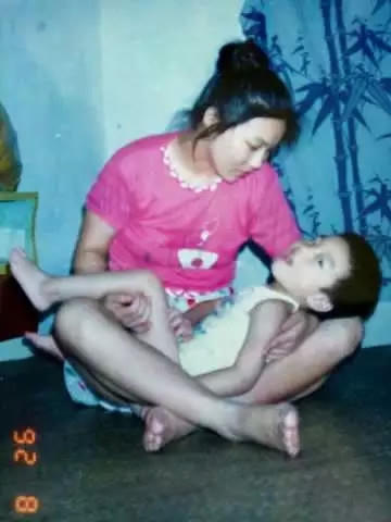 Bà kiên trì cùng con vượt qua khó khăn của bệnh tật