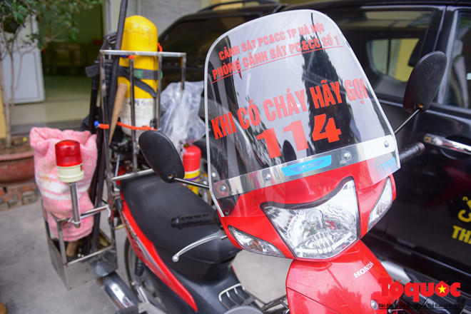 Với loại hình xe máy chữa cháy này, lợi thế lớn nhất là rất cơ động khi xử lý các đám cháy nhỏ, ngõ sâu hoặc phương tiện cháy trên đường, nhất là khi tắc đường. Hoặc khi nguồn nước xa quá, vòi của xe cứu hỏa không hút được, khi đó những xe mô tô này sẽ rất hữu ích.