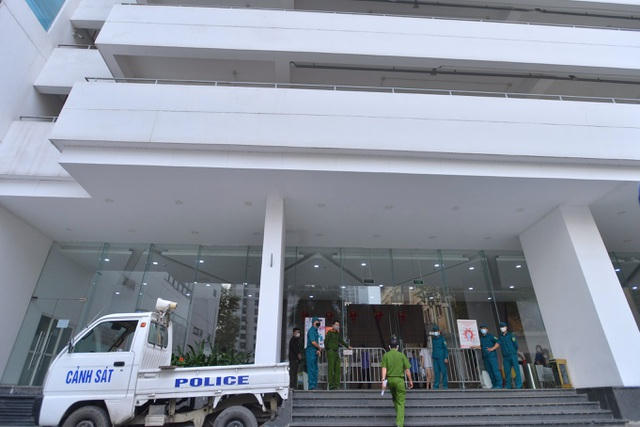 Hà Nội đã phải tiến hành phong tỏa tòa nhà Center Point - nơi gia đình ông Thanh sinh sống.