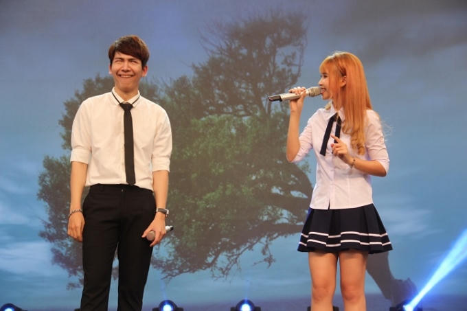 Phút nhỉ nhảnh đáng yên của Kelvin Khánh khi song ca bài hát "Thời xanh xuân đã qua".