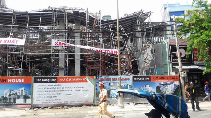 Vũng Tàu: Sập giàn giáo nhiều công nhân bị kẹt