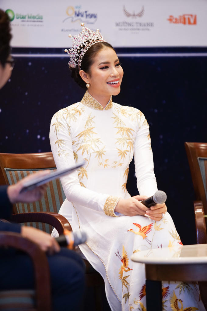 Top 3 Hoa hậu Ho&agrave;n vũ Phạm Hương, Tr&agrave; My, Lệ Hằng lần đầu ti&ecirc;n hội ngộ sau 2 năm đăng quang