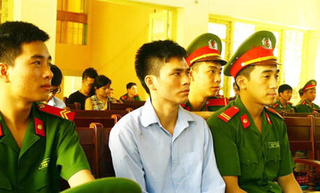 Bị cáo Lý Nguyễn Chung tại phiên tòa sơ thẩm. (Ảnh: báo Công an nhân dân)
