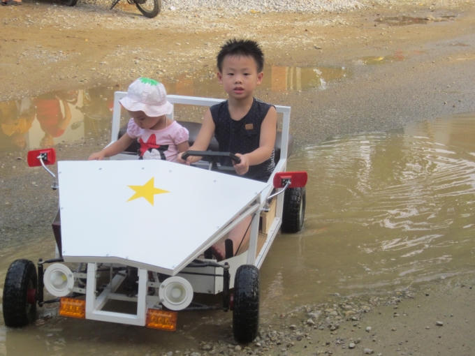 Xe có thể đi dưới nước một cách "vô tư".