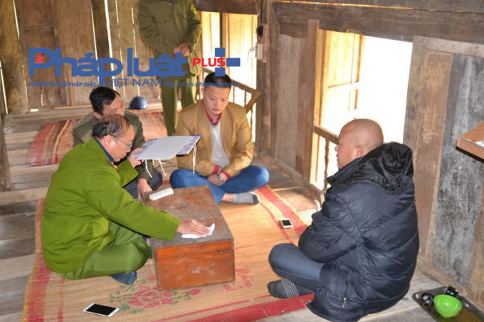 Công an huyện Bắc Quang đã lập biên bản vụ việc. (Ảnh: P.G.H).