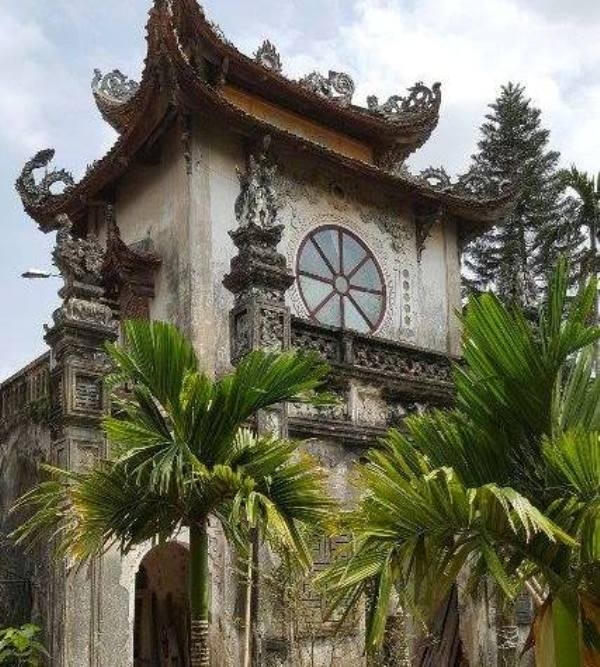 Nơi đặt pho tượng trước khi bị kẻ gian lấy cắp.