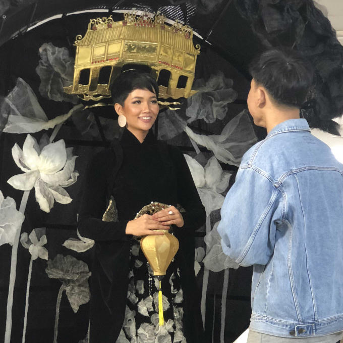 Hoa hậu H&rsquo;hen Ni&ecirc; lựa chọn trang phục d&acirc;n tộc đến với Miss Universe