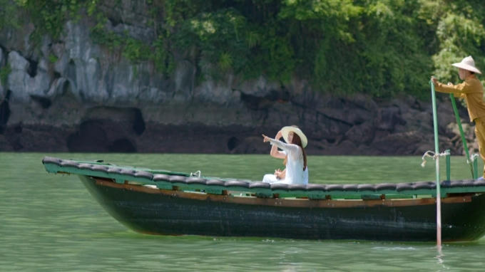 Bối cảnh rộng lớn, yên bình càng làm tăng thêm sự lãng mạn cho khung cảnh của phim.