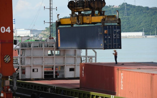 Slide - Điểm tin thị trường: Nhập siêu từ Trung Quốc tăng đột biến