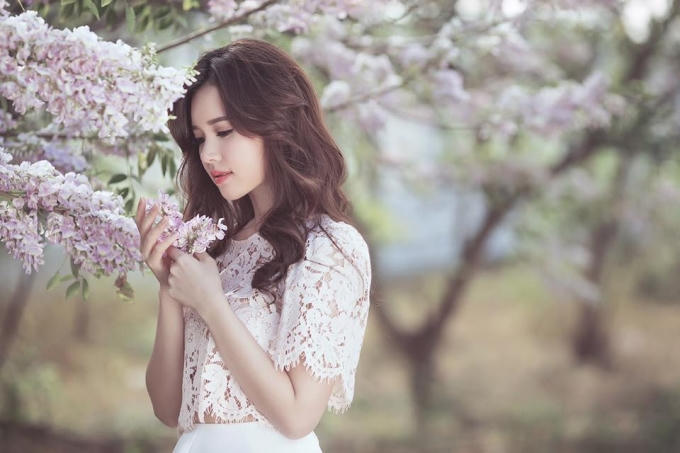 Những khoảnh khắc đẹp tựa công chúa của Midu khiến cho nhiều người phải "đốn tim".