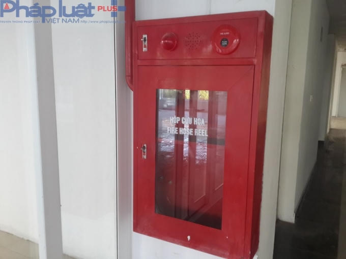 Hệ thống PCCC tại chung cư An Bình chưa hoàn thiện, hộp cứu hỏa vẫn để trống.