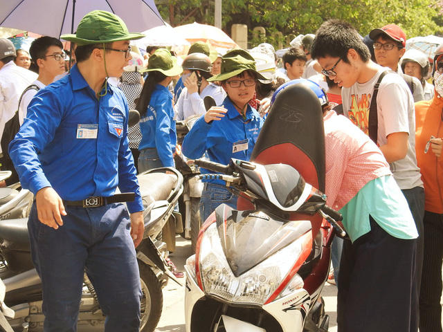 Mùa thi vốn đã “nóng” này còn nóng hơn với thời tiết mùa hè như “chảo lửa”.