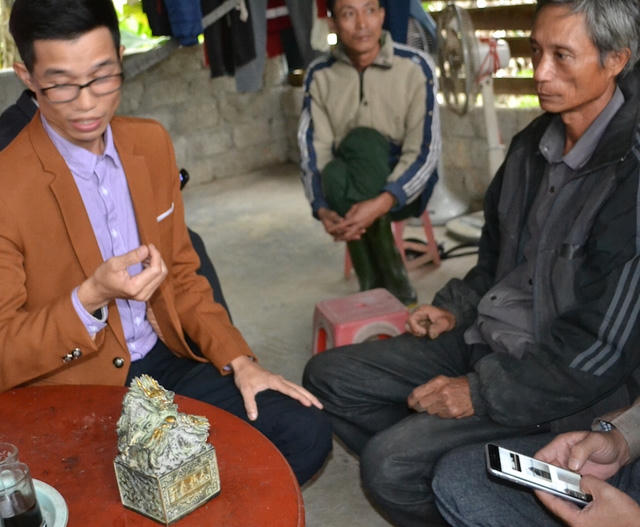 Đại diện Phòng Văn hoá huyện Nghi Lộc về kiểm tra.