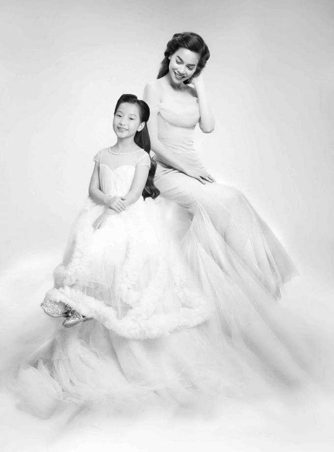 Ho Ngoc Ha va mau nhi Anh Thu - Photo by Jundat (1).