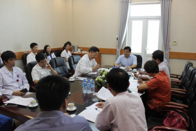 Đoàn công tác Bộ Y tế làm việc tại Bệnh viện K chiều 4/10. Ảnh: L.H