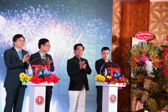 Niềm vui của lãnh đạo và Tạp chí điện tử Thương hiệu và Pháp luật  trong thời khắc bấm nút công bố Lễ ra mắt Tạp chí điện tử Thương hiệu và Pháp luật.