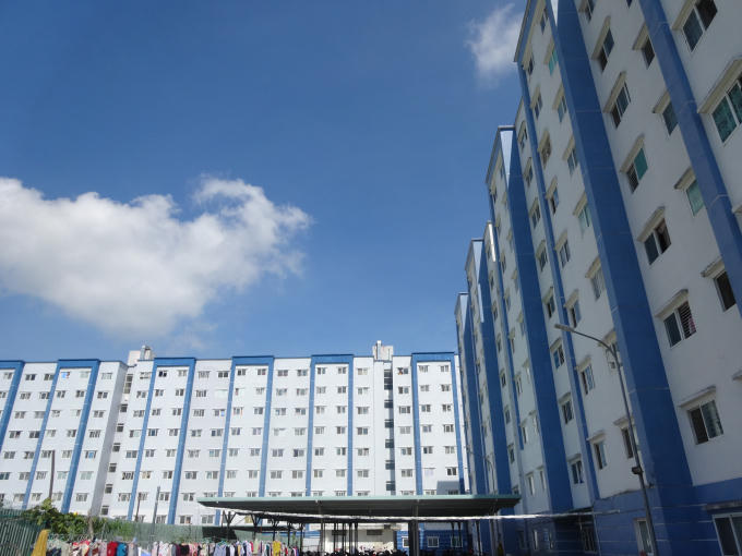 Khu chung cư Blue House xảy ra hiện tượng hàn cửa, chặn lối ra vào của người dân.