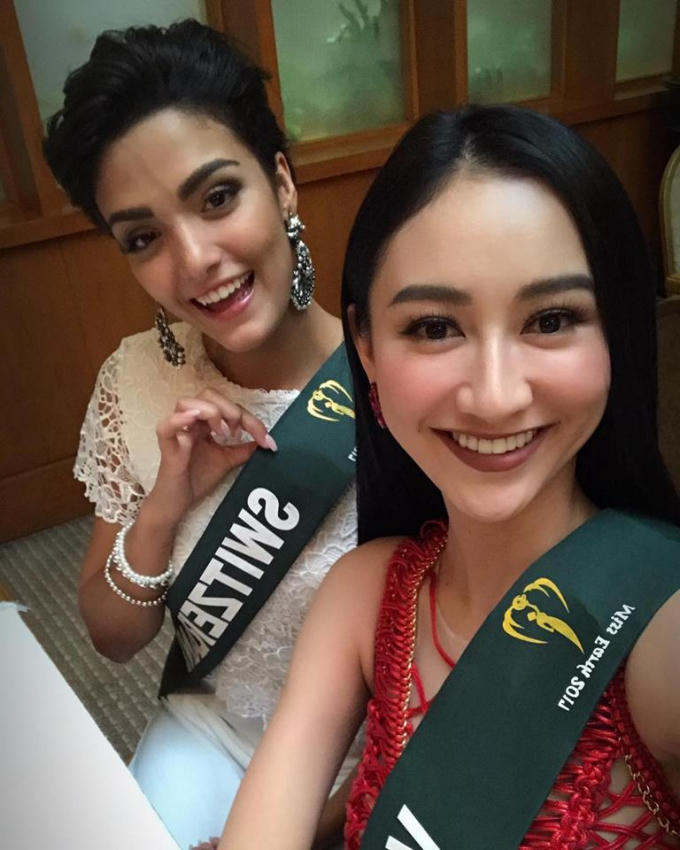 H&agrave; Thu h&aacute;t