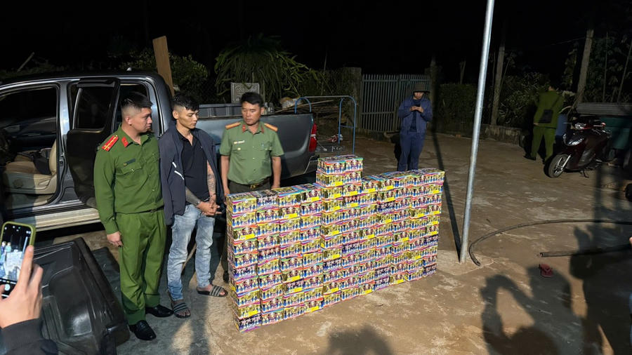 Đối tượng cùng tang vật bị công an tỉnh Đắk Lắk tạm giữ