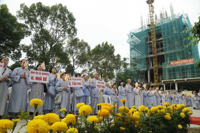 Phật tử các nơi về tham dự.