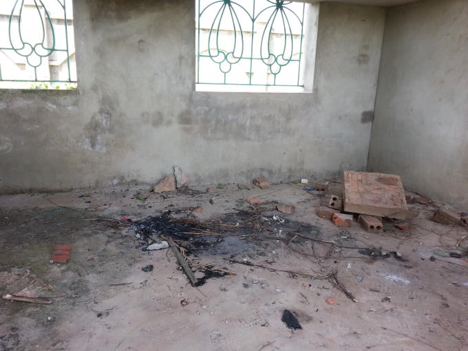 Nhà máy nước Kim Hải trở thành chỗ tụ tập chơi nghịch của trẻ con.