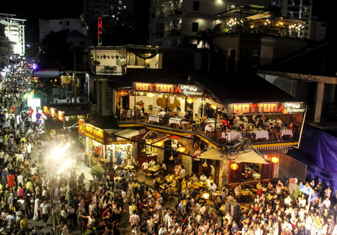 Sau thời gian dài chuẩn bị, Phố đi bộ tại Huế đã chính thức khai trương cuối tuần này.