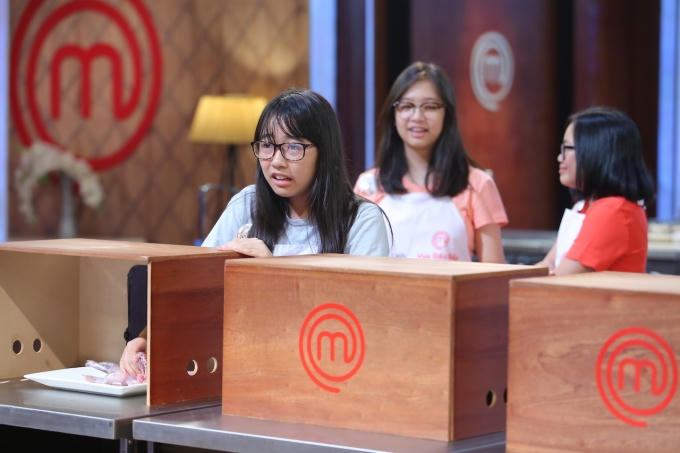 Bảo Anh hoảng hốt khi khám phá nguyên liệu.