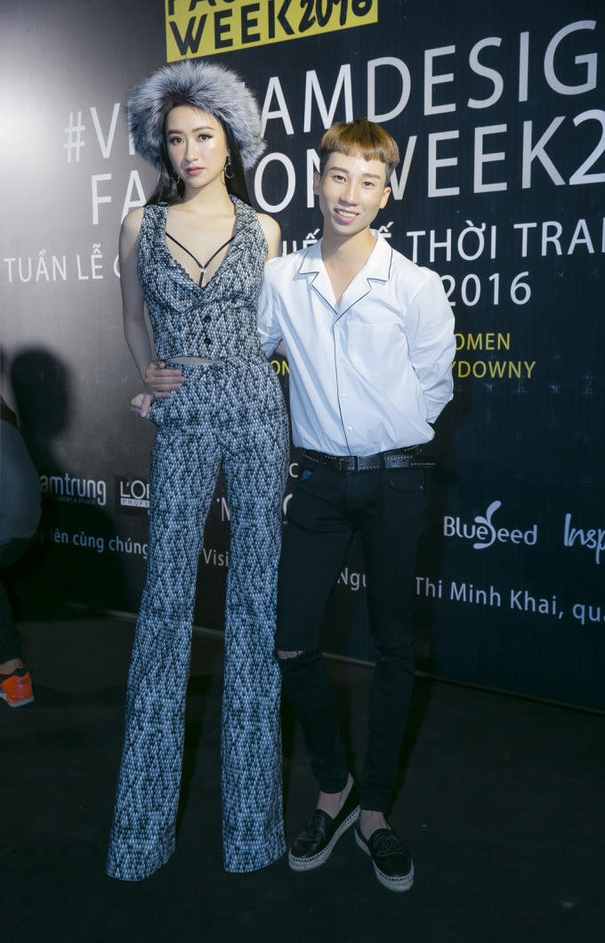 Hà Thu và stylist Khun Chai.