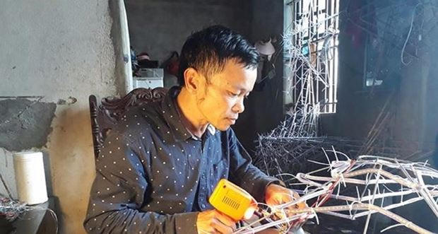 Anh Hòa luôn cần mẫn với công việc mình yêu thích.