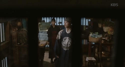 Cuộc hội ngộ ngắn ngủi giữa Lee Young và Ra On.