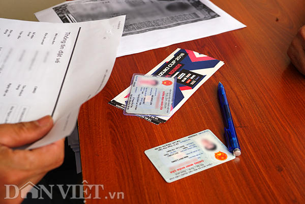 Vé chỉ được giao khi nhân viên của VFF đối chiếu các thông tin mã đặt vé, giấy uỷ quyền và giấy tờ tuỳ thân khớp nhau.