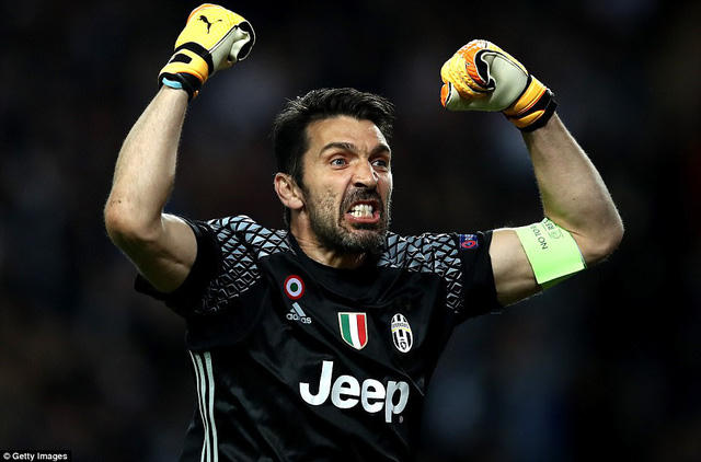 Buffon tiếp tục chơi hay trong vai trò điểm tựa trong khung gỗ.