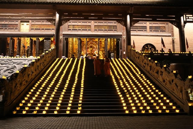 Ninh Bình: Đêm hội hoa đăng cầu Quốc thái Dân an tại chùa Bái Đính