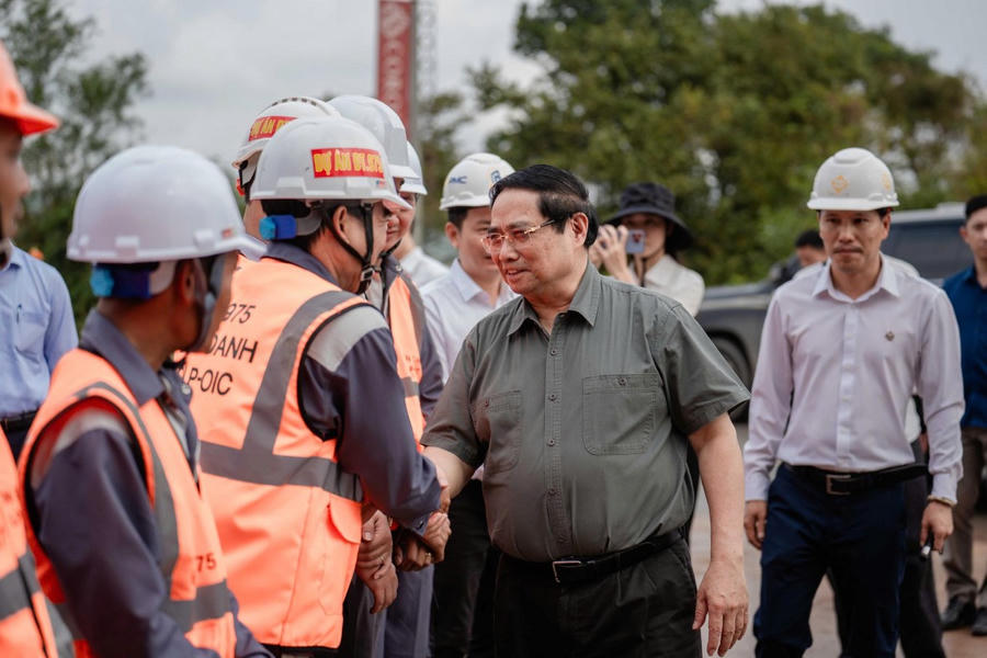 Thủ tướng Phạm Minh Chính kiểm tra các công trình, dự án trọng điểm của Phú Quốc phục vụ APEC 2027- Cảng hàng không quốc tế Phú Quốc