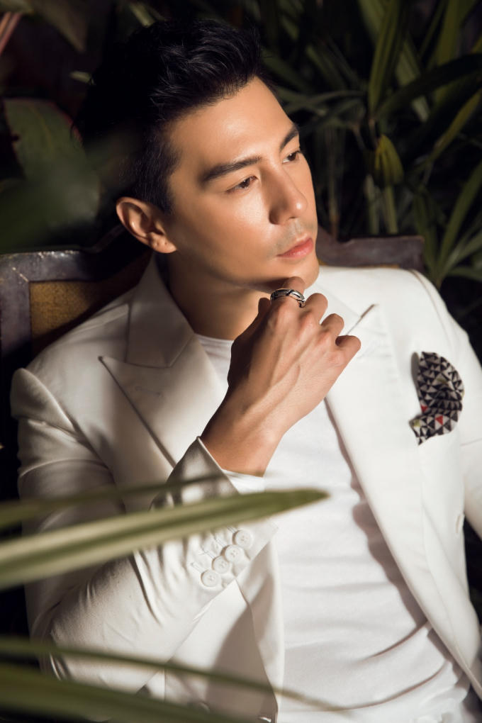 L&yacute; Nh&atilde; Kỳ khoe nhan sắc ki&ecirc;u sa, đ&agrave;i c&aacute;c b&ecirc;n ng&ocirc;i sao nổi tiếng xứ ch&ugrave;a v&agrave;ng Dome Pakorn
