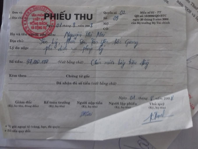 Phiếu thu về việc gia đình ông Long đã phải thuê luật sư trong giai đoạn kêu oan.