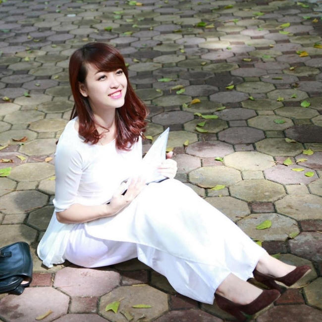 Ngắm c&aacute;c nữ CĐV xinh đẹp h&uacute;t hồn -