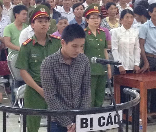 Bị cáo Nguyễn Đình Kỳ trước vành móng ngựa.